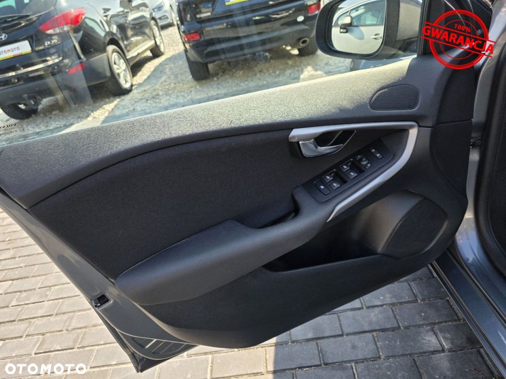 Volvo V40 - 40