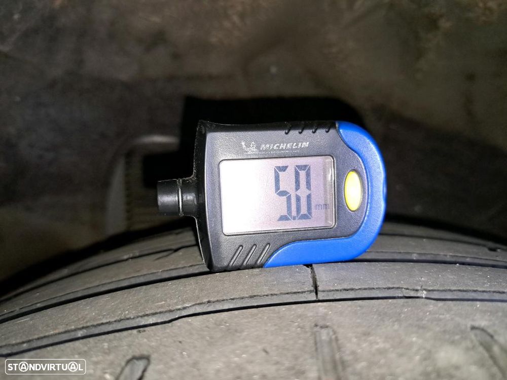 Tesla Model Y Long Range Dual Motor AWD - 8