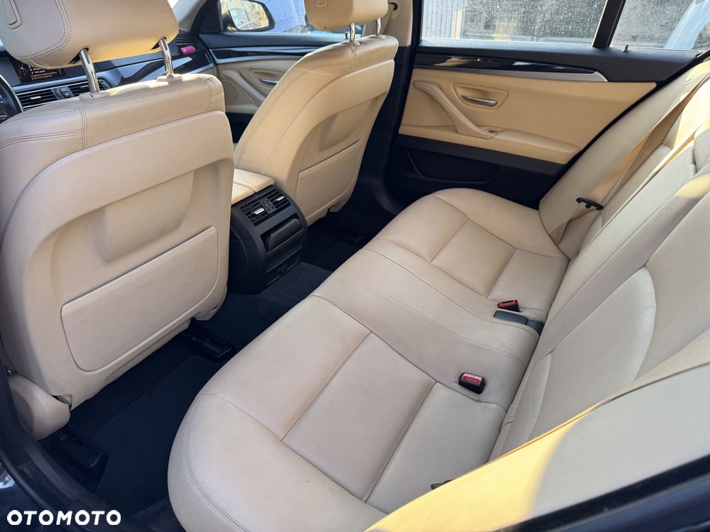 BMW Seria 5 520i Luxury Line - 11