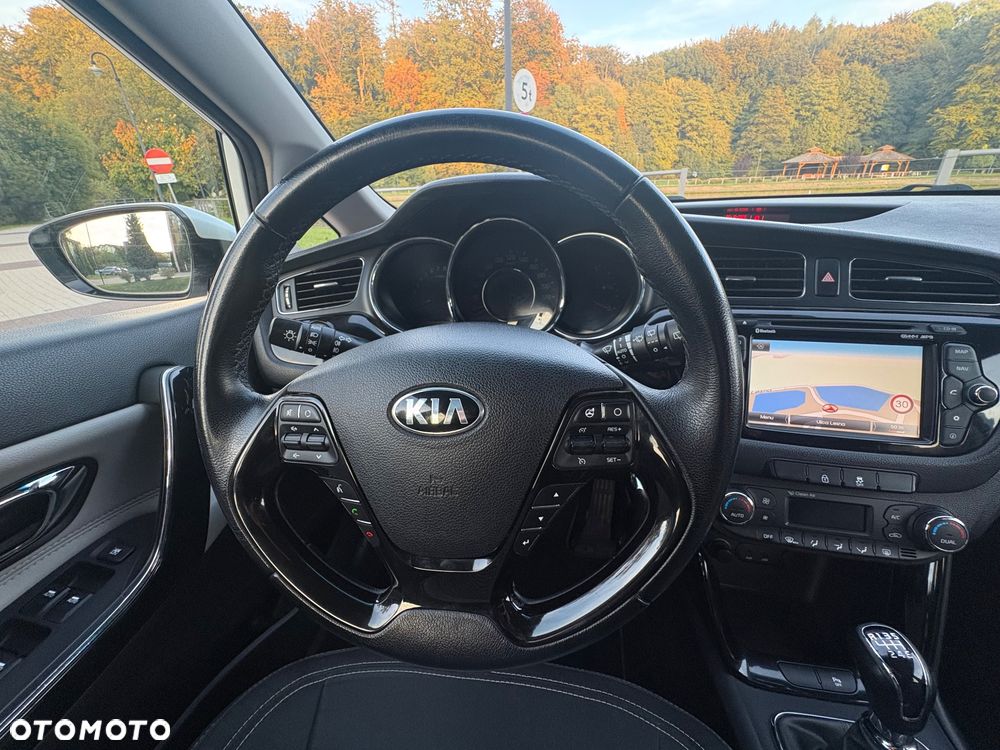 Kia Ceed - 11