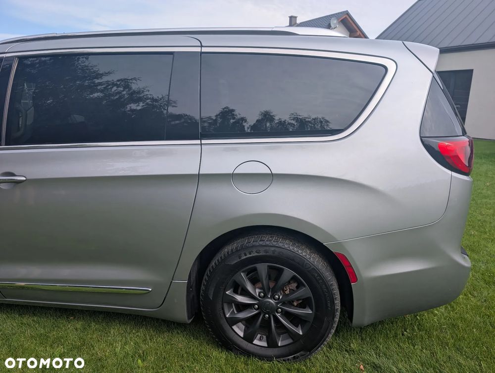 Chrysler Pacifica - 20