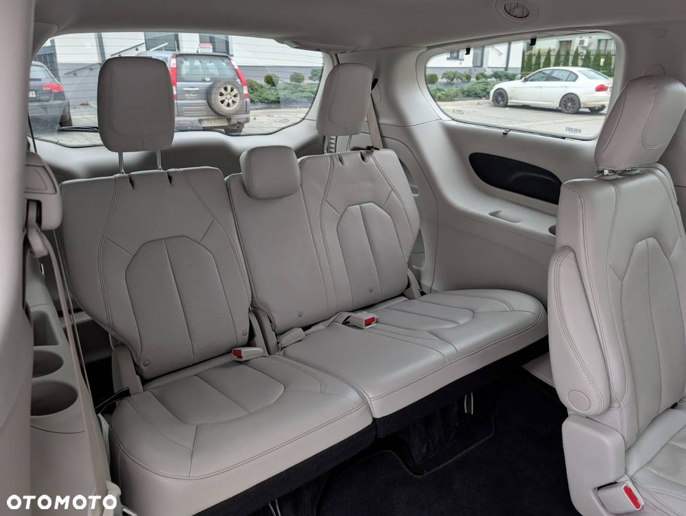 Chrysler Pacifica - 13