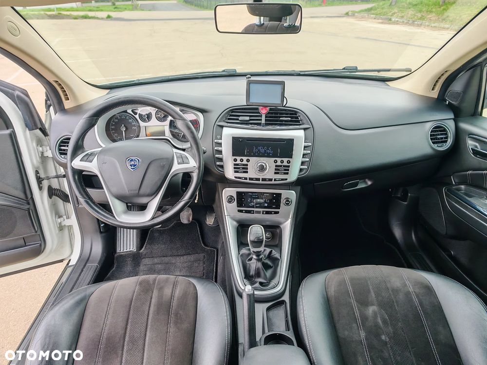 Lancia Delta 1.4 T-Jet 16v Oro - 9