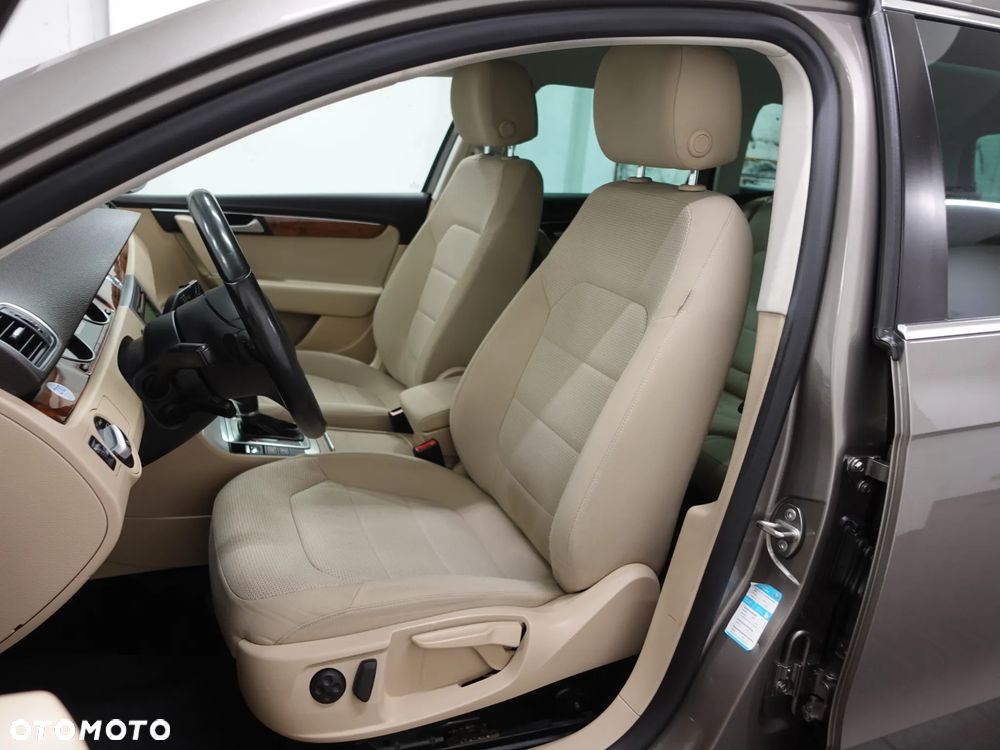 Volkswagen Passat - 22