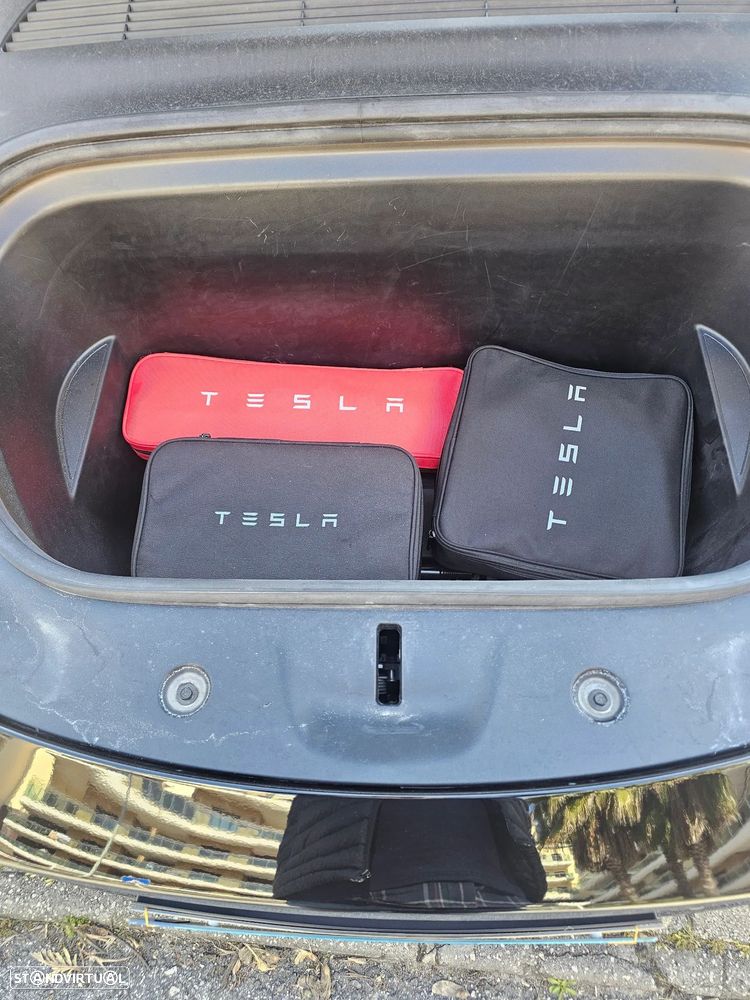 Tesla Model Y - 15
