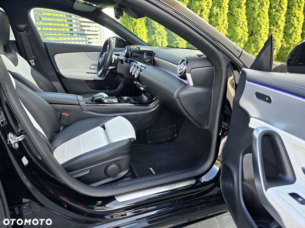 Mercedes-Benz CLA 220 AMG Line 7G-DCT - 34
