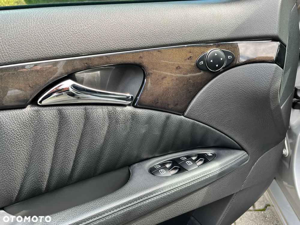 Mercedes-Benz Klasa E 320 T Avantgarde - 24
