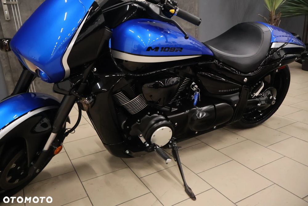 Suzuki Intruder - 18