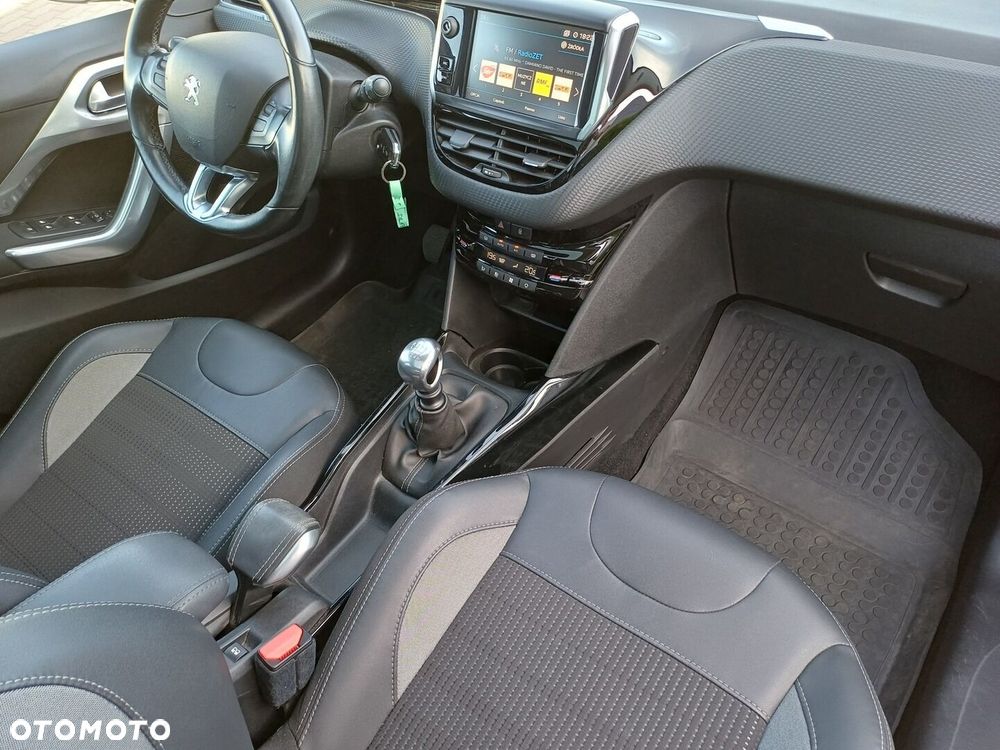 Peugeot 2008 1.2 Pure Tech Allure S&S - 14