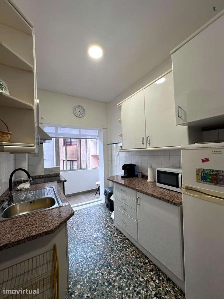 Quarto - localizado em Santo Ildefonso Porto - Grande imagem: 4/24