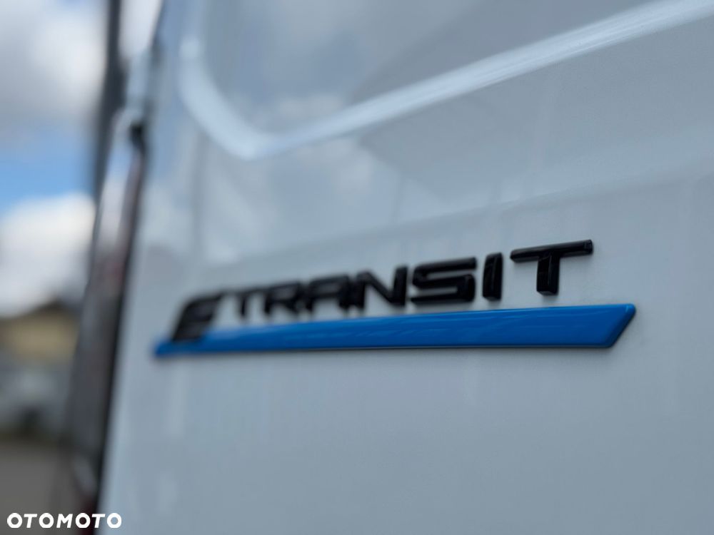 Ford Transit Courier - 21