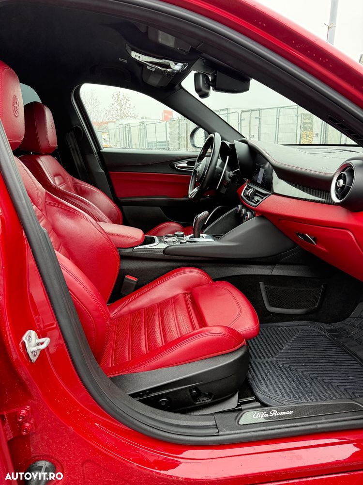 Alfa Romeo Giulia 2.0 Turbo 16V AT8 Veloce Ti - 9