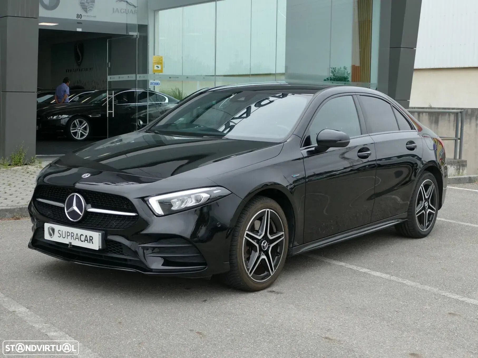 Mercedes-Benz A 250 Limousine e AMG Line - 1