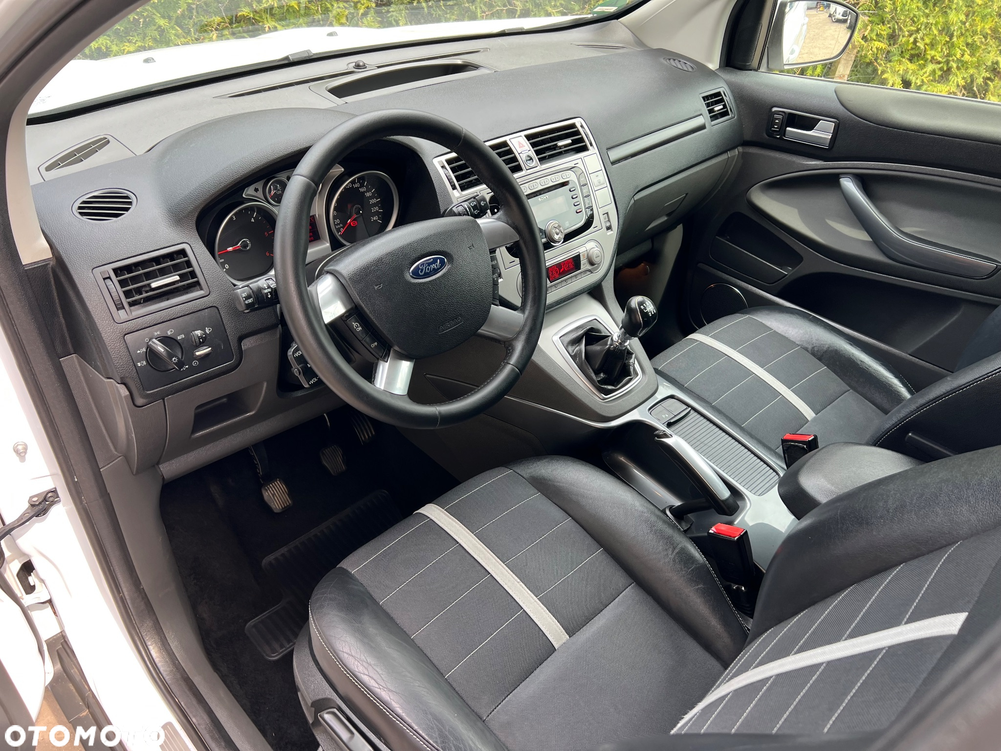 Ford Kuga 2.0 TDCi FWD Titanium - 10