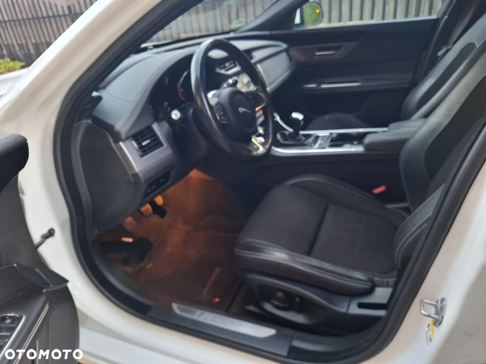 Jaguar XF - 20