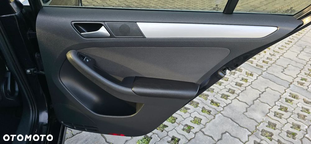 Volkswagen Jetta - 27