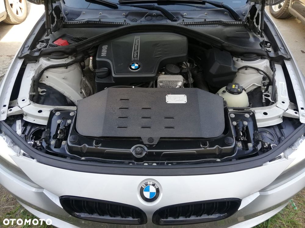 BMW Seria 3 328i xDrive - 15