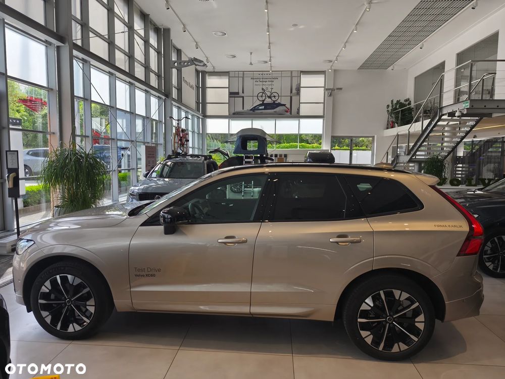 Volvo XC 60 B5 B AWD Ultra Dark - 4