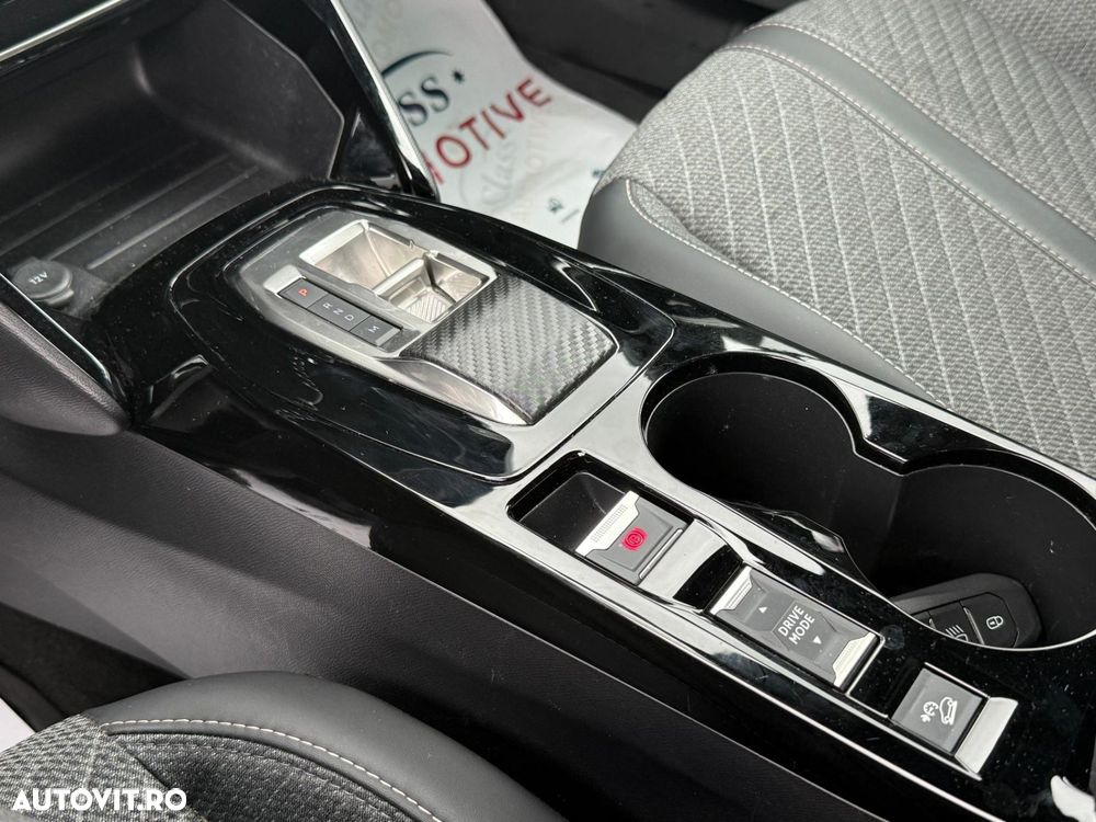 Peugeot 2008 1.2L PureTech 130 S&S EAT8 Allure - 11