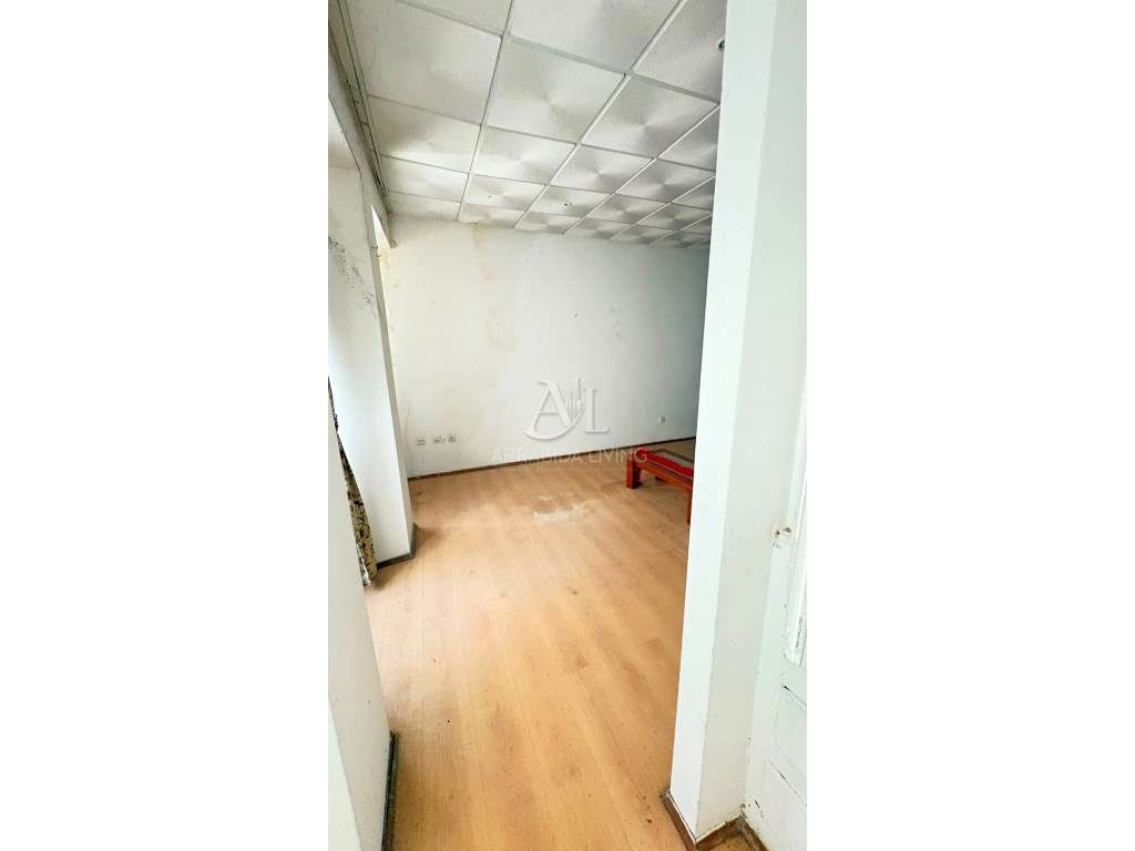 Prédio C/ duas Frações - Vila Franca de Xira - Grande imagem: 3/34