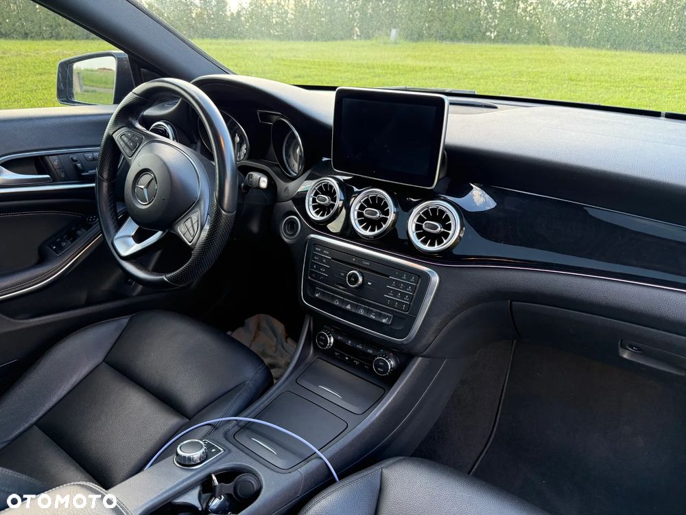 Mercedes-Benz CLA 250 4-Matic AMG Line - 10