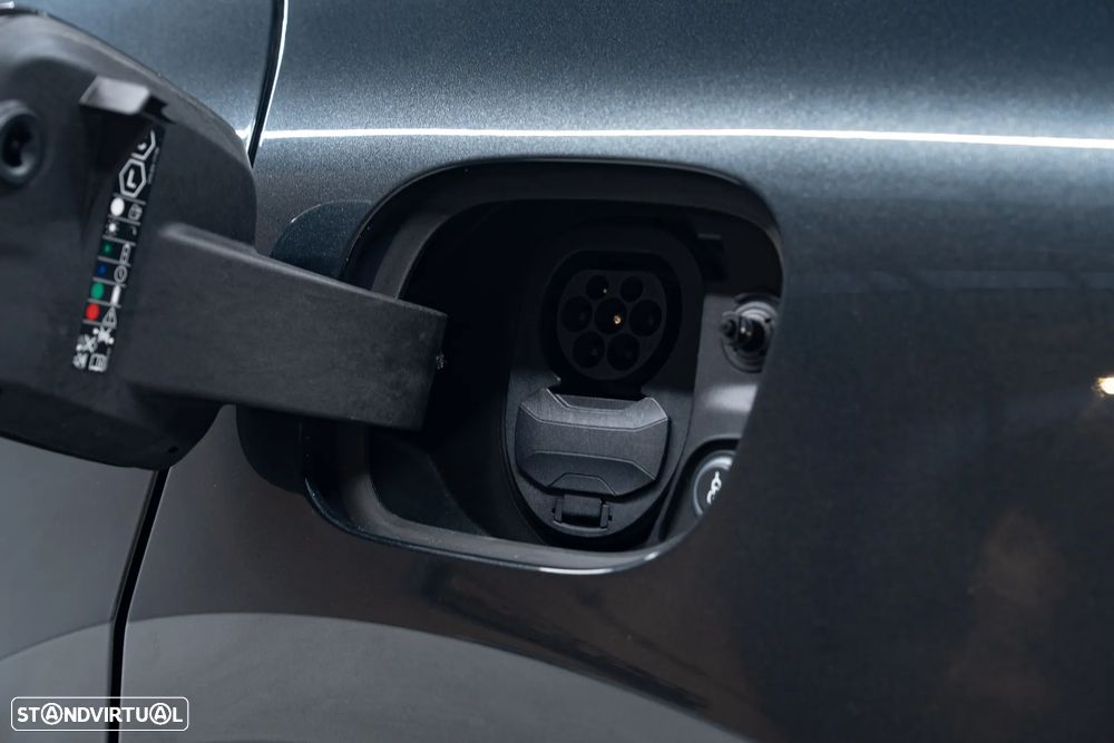 Porsche Macan Electric 4 - 17