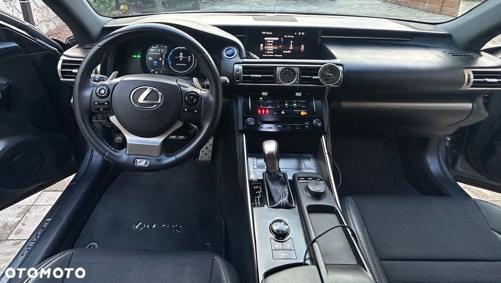 Lexus IS 300h F Sport - 18