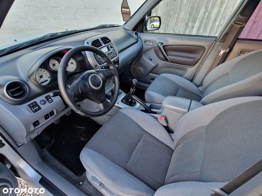 Toyota RAV4 2.0 D-4D 4x4 - 4