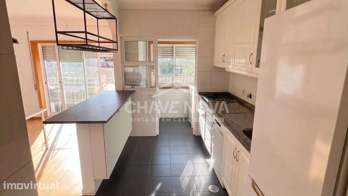 Apartamento T2 c/ Garagem Box em Vilar do Paraíso - Grande imagem: 4/29