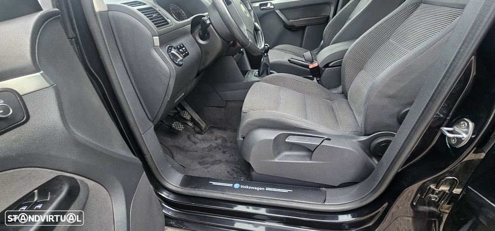 VW Touran 2.0 TDI Highline 7L - 27