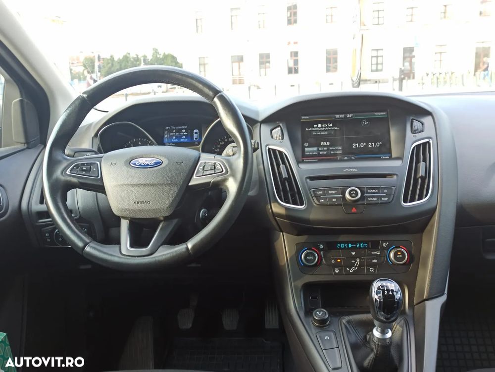 Ford Focus 1.0 EcoBoost Titanium - 24