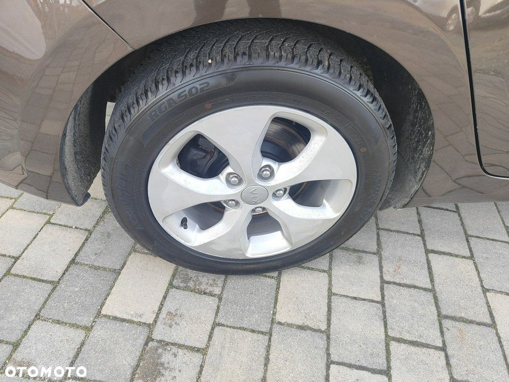 Kia Carens - 33