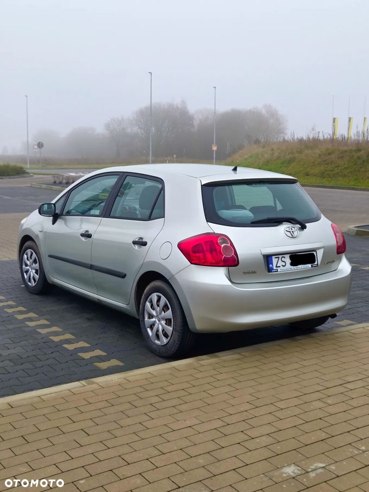 Toyota Auris 1.4 VVT-i Terra - 2