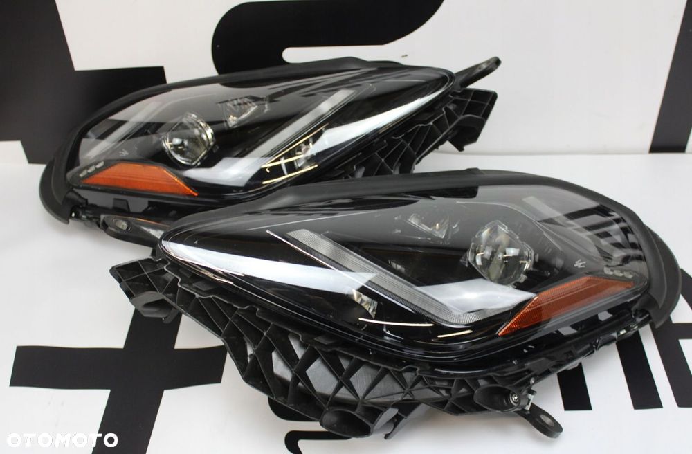 PRAWY REFLEKTOR LED MASERATI GRANTURISMO 2023 USA - 1