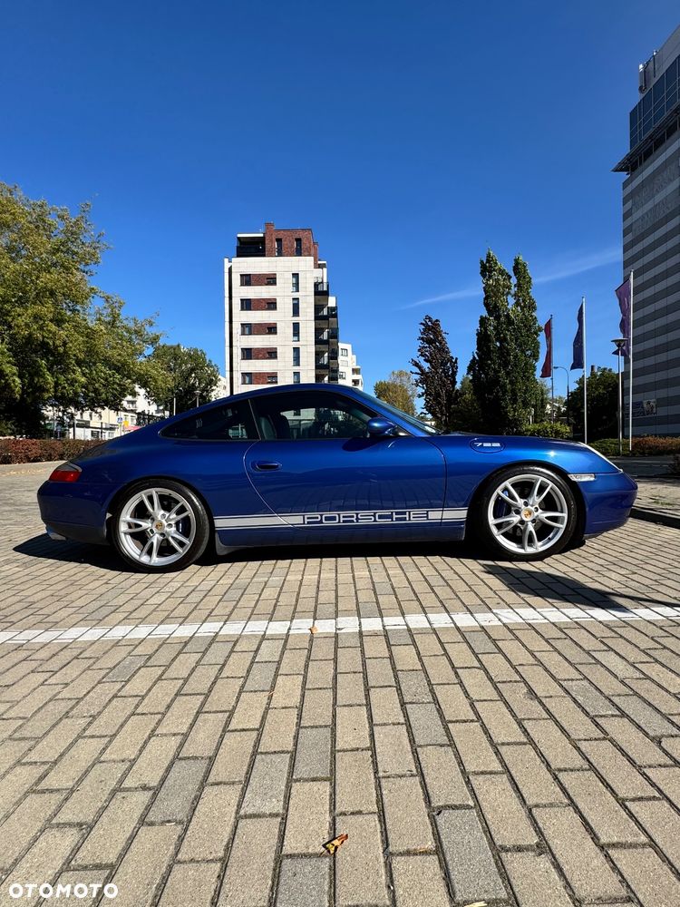 Porsche 911 Carrera - 19