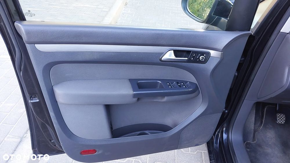 Volkswagen Touran 2.0 TDI DPF BlueMotion Technology Comfortline - 22
