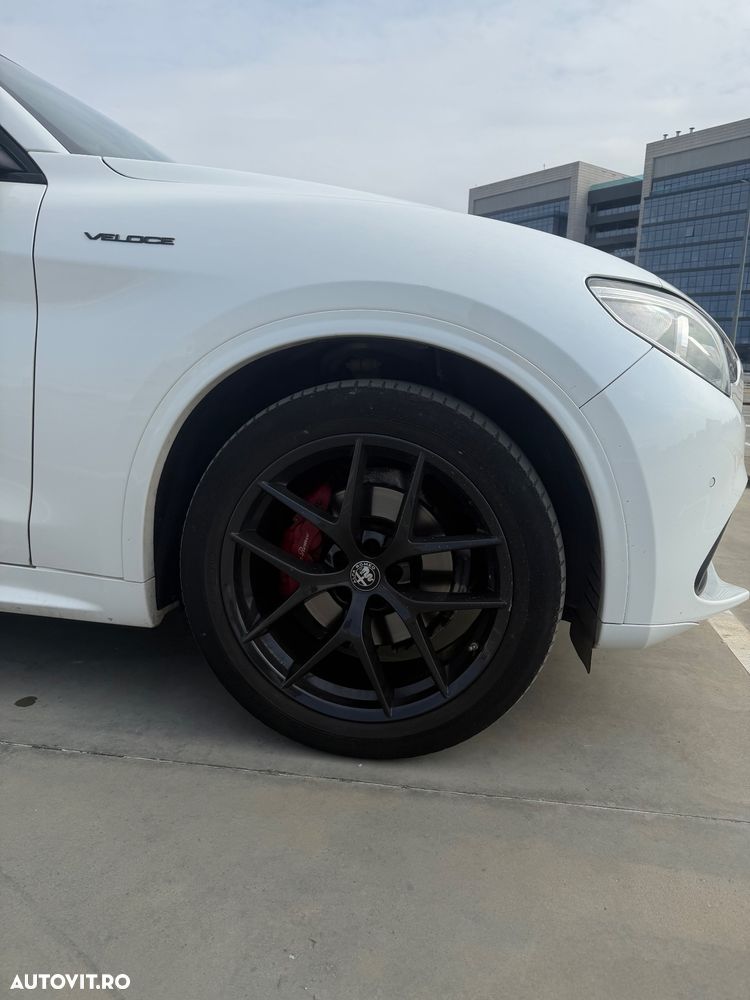 Alfa Romeo Stelvio 2.0 Turbo AWD AT8 Veloce - 4