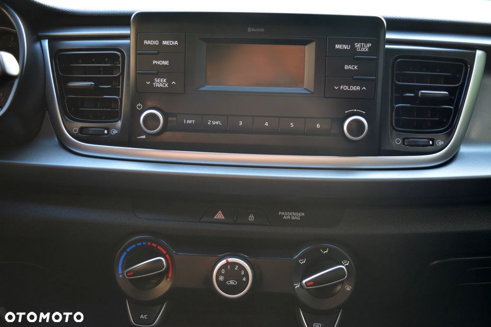 Kia Rio 1.2 L - 10