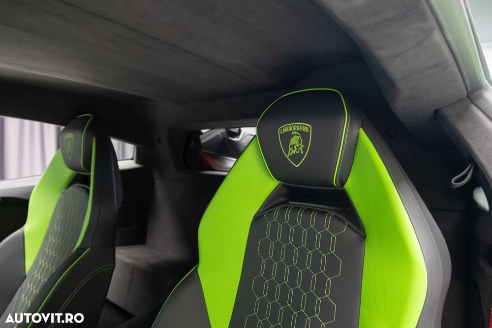 Lamborghini Revuelto - 16