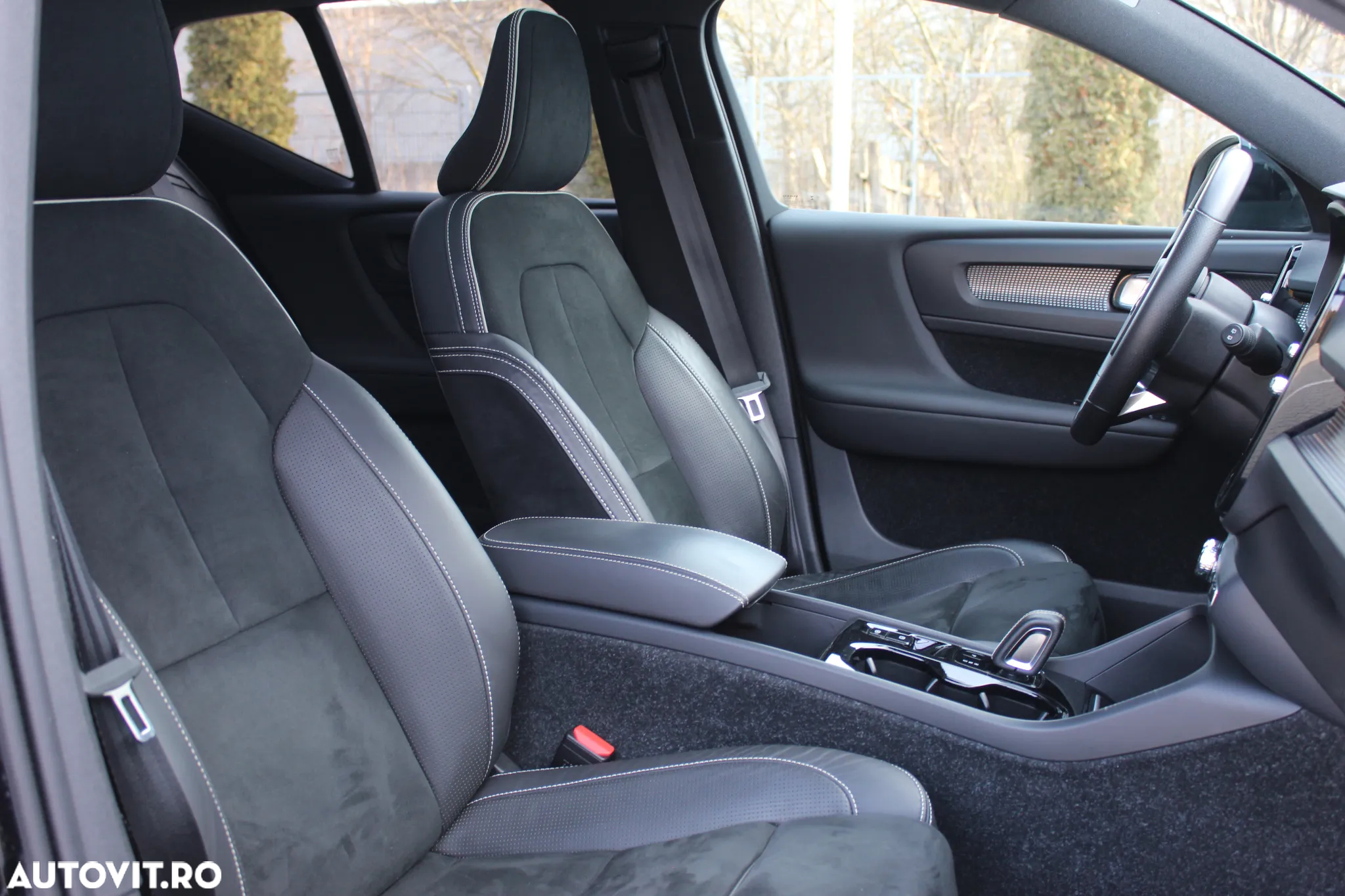 Volvo XC 40 D4 AWD Geartronic R-Design - 11