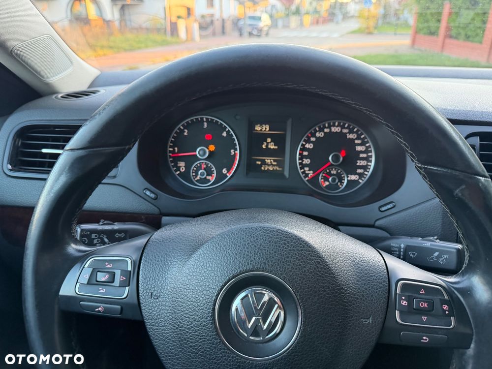 Volkswagen Jetta 1.6 TDI BMT Comfortline - 8