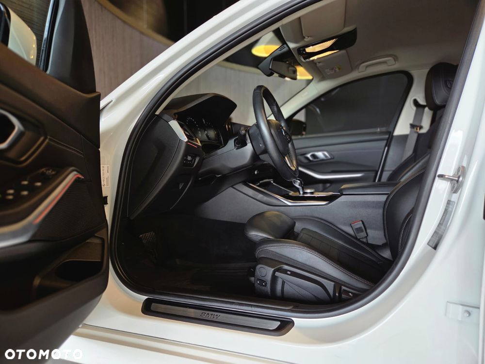 BMW Seria 3 318i Sport Line - 13