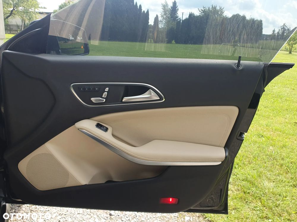 Mercedes-Benz CLA 250 7G-DCT Urban - 26