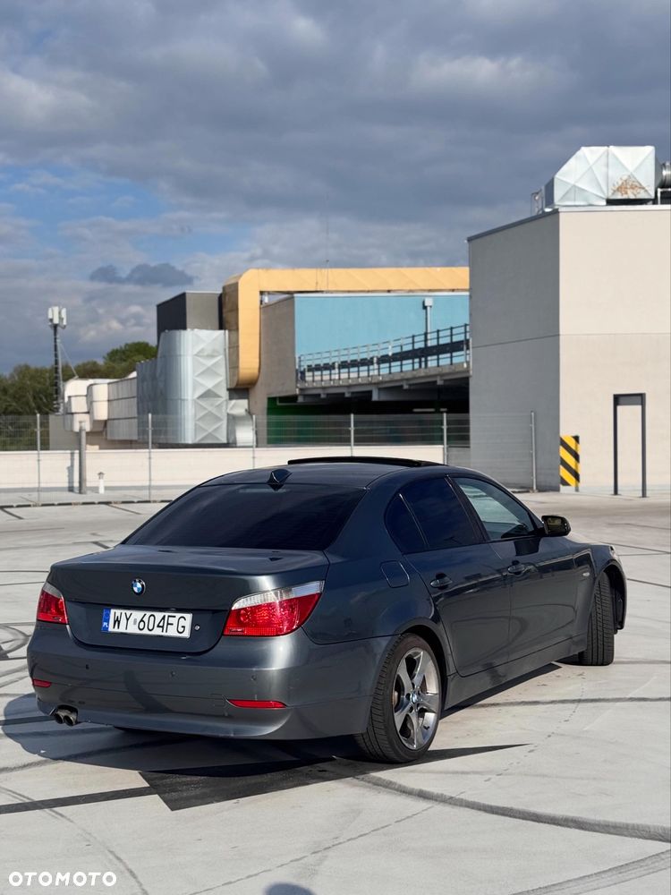 BMW Seria 5 525i - 4