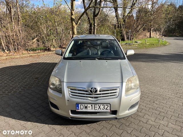 Toyota Avensis 2.0 D-4D Luna - 2