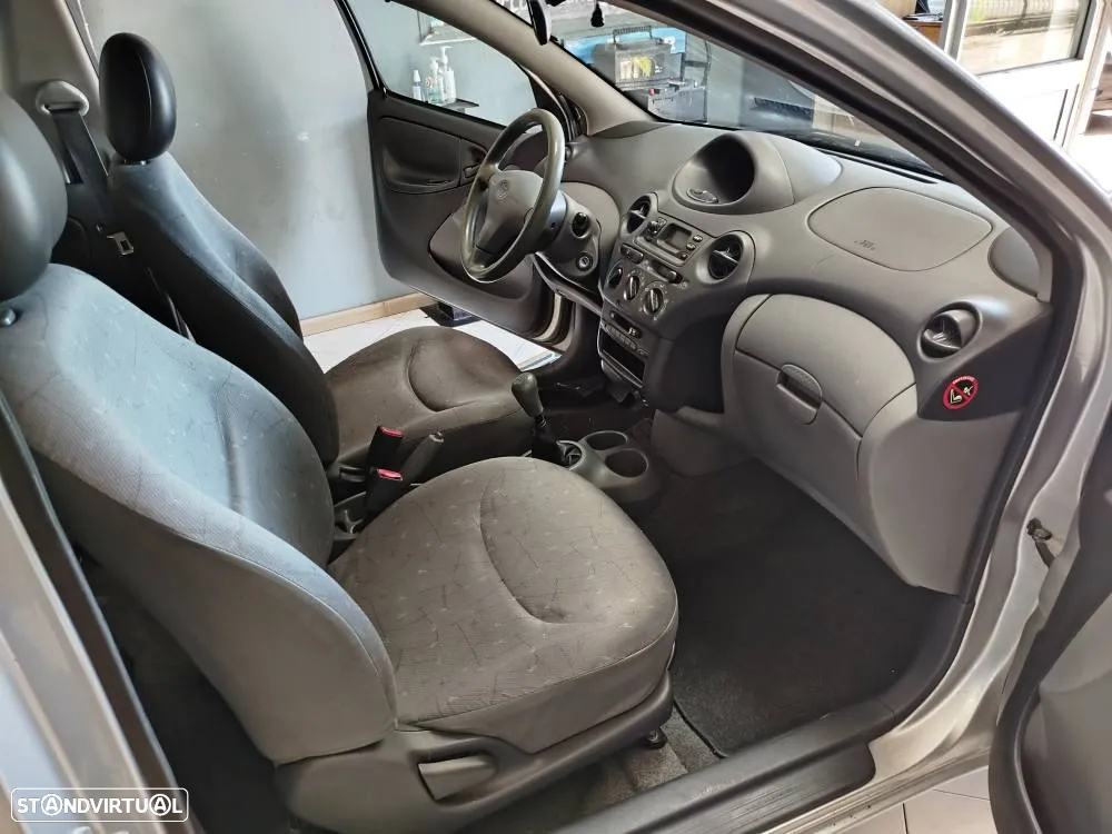 Toyota Yaris 1.0 Base - 9