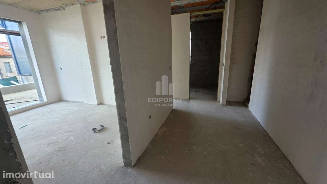 Apartamento T2 com terraço e garagem localizado a 5minutos a pé da Est - Grande imagem: 5/12