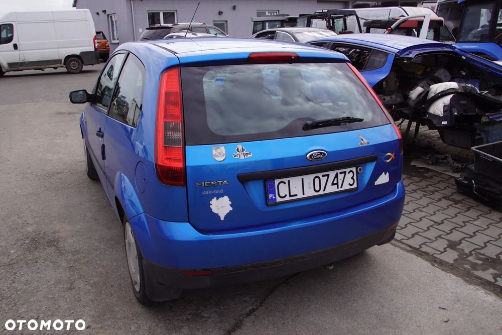 Auto na części - Ford Fiesta MK6 1.3 8V 60 KM 2S6G-6006-CA 2S6R-7002-MB 4CVE 2004R Silnik Skrzynia Drzwi Maska Błotnik Klapa Zderzak Lusterko Lampa Klamka Szyba Deska Kokpit Sterownik Moduł Czujnik Licznik Panel Kierownica - 5
