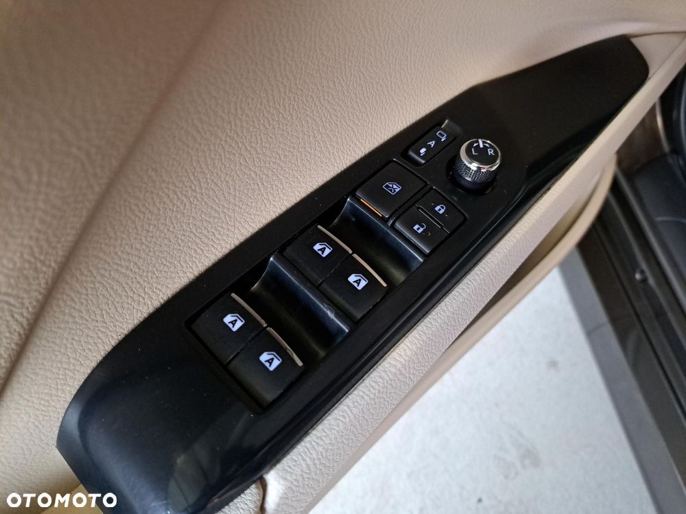 Toyota Camry 2.5 Hybrid Comfort CVT - 35