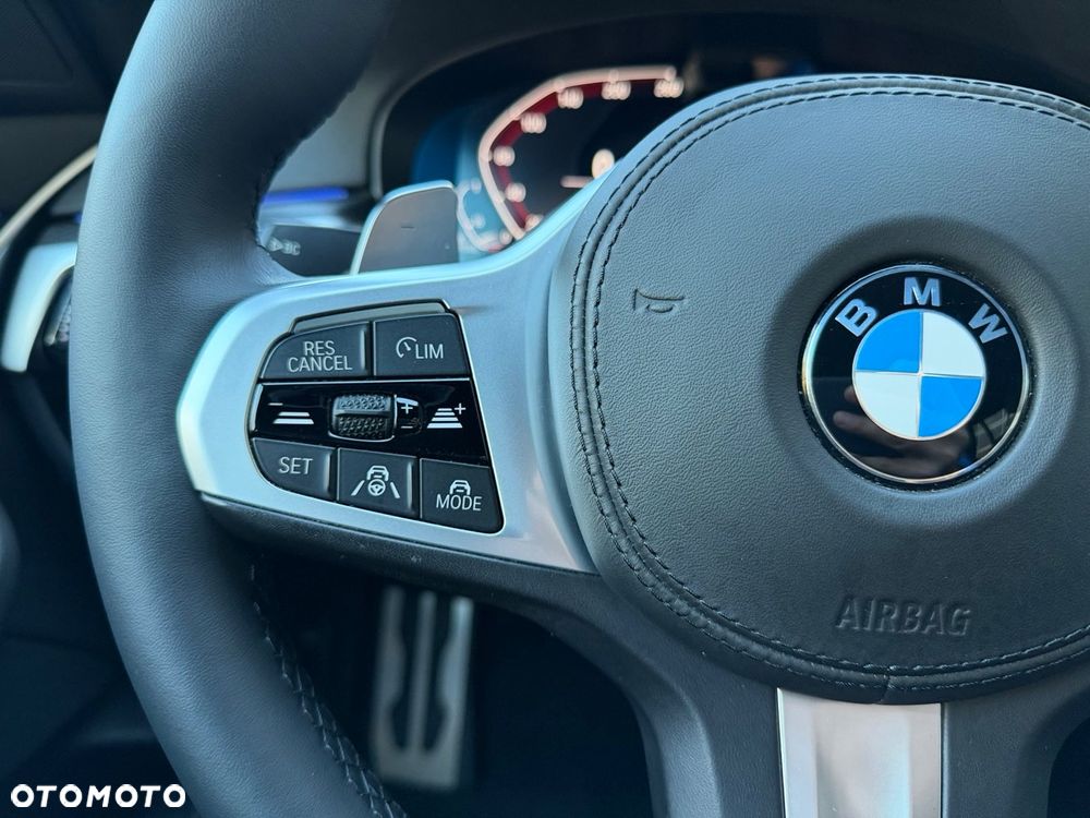 BMW Seria 5 520d xDrive Touring M Sport Edition - 16